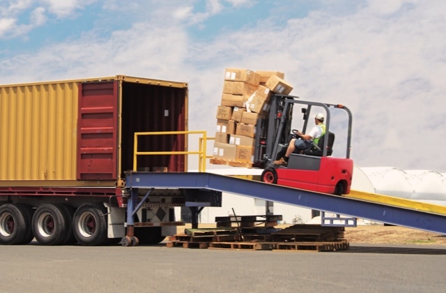 物流倉庫・駐車場